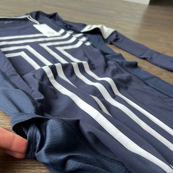 NWT - Tory Sport Performance Graphic Top - Picture 4 of 8